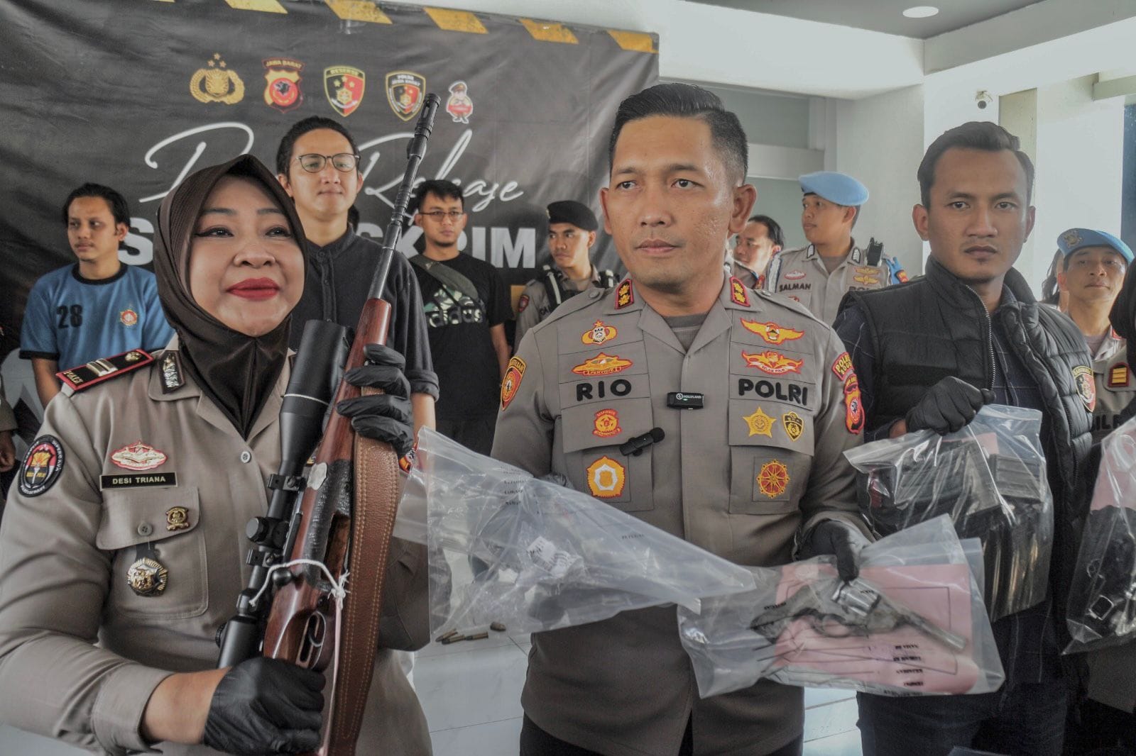 Polres Bogor Berhasil Tangkap Para Pelaku Penembakan Serta Kepemilikkan Senjata Api Ilegal Dan Rakitan