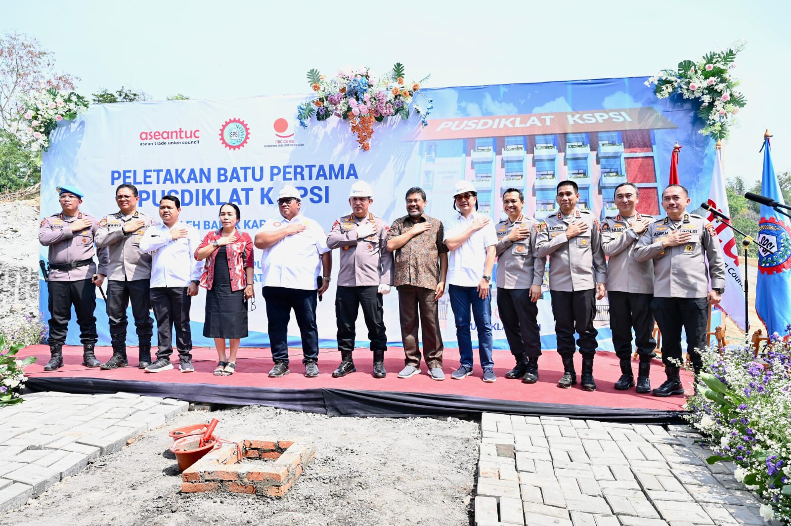 Kapolri Laksanakan Peletakan Batu Pertama Pembangunan Gedung Pusdiklat SPSI di Kawasan Jatiluhur Kab. Purwakarta