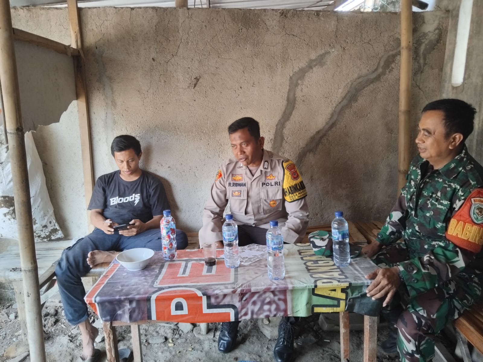 Sinergitas TNI- POLRI Desa Nanggung , Wilayah Polsek Nanggung Sambang Warga Beri Himbauan Kamtibmas