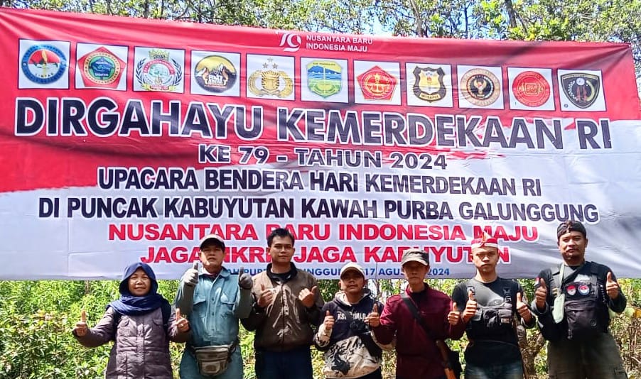 Pelaksanaan Upacara Pengibaran Bendera 17 Agustus TIM Expedisi Dikawah Purba Galunggung dan Batu Ampar Karena Adanya Amanat Khusus Naskah Kuno Galuh