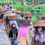 Tradisi Syukur Ruwat Bumi Dan Kirab 1000 Tenong Di Desa Sirukun Banjarnegara